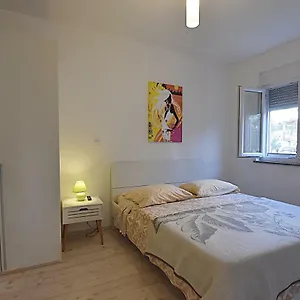  Apartment Marine